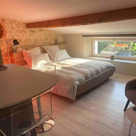 With Ac, Pool & Garden, 2km St Emilion Saint-Christophe-des-Bardes