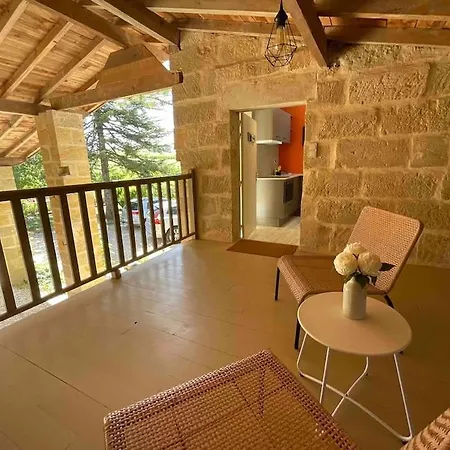 With Ac, Pool & Garden, 2km St Emilion Apartment