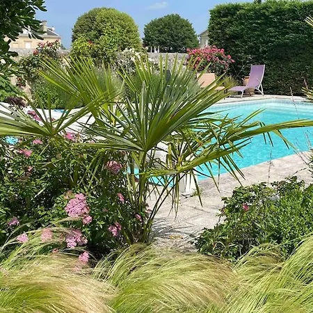 With Ac, Pool & Garden, 2km St Emilion